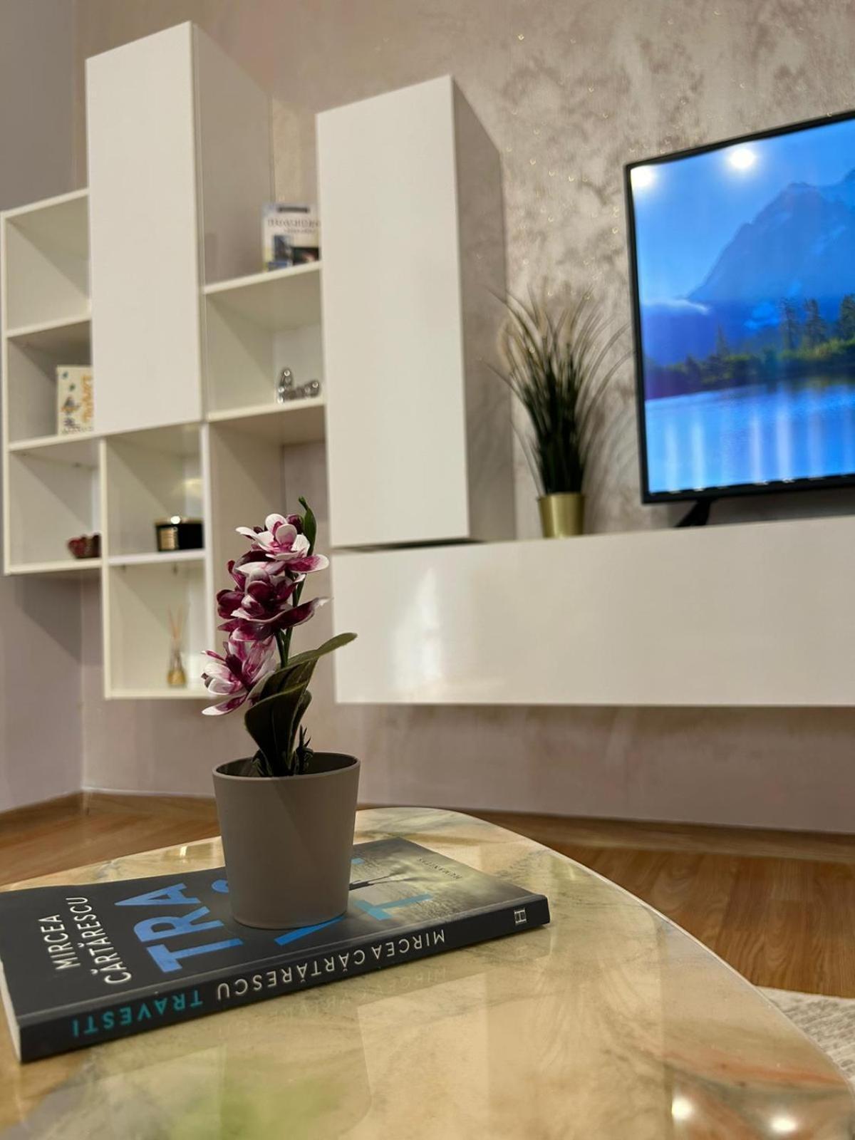 Luxury Studio Плоещ Екстериор снимка